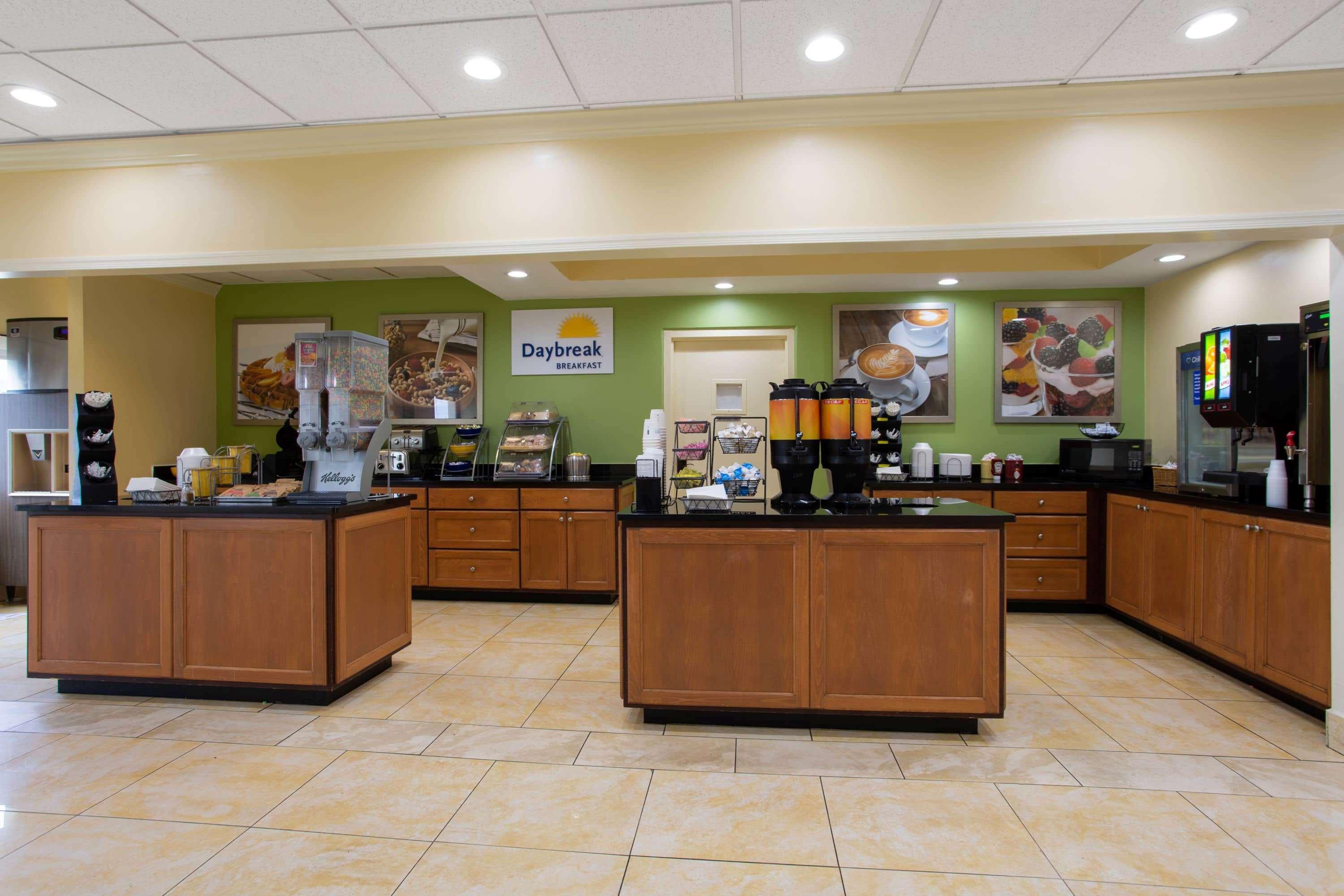 Days Inn By Wyndham Absecon Atlantic City Area Exterior photo